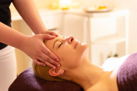 Kopf- und Gesichtsmassage